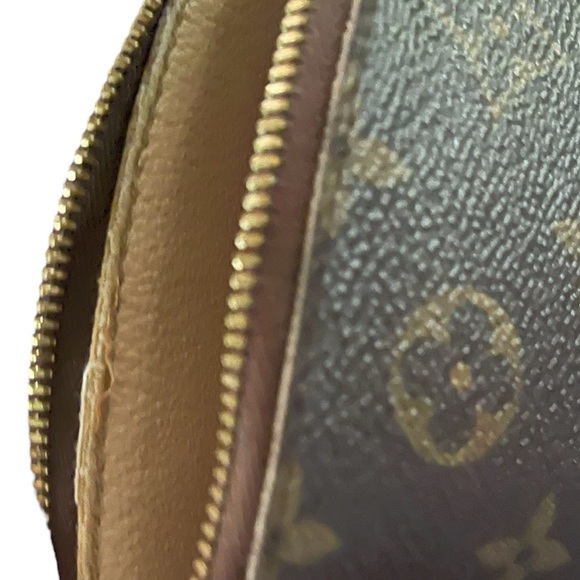 Authentic LV makeup case/ Lv clutch/ Lv carry bag GUC - Picture 9 of 9